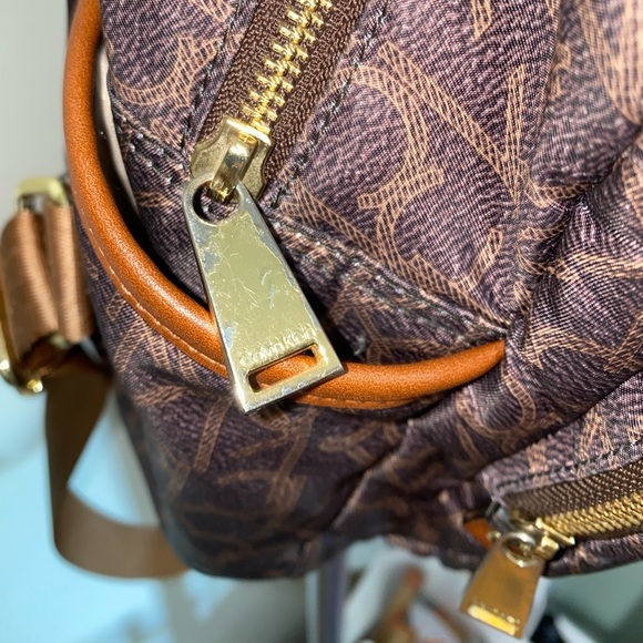 Backpack - Picture 4 of 15